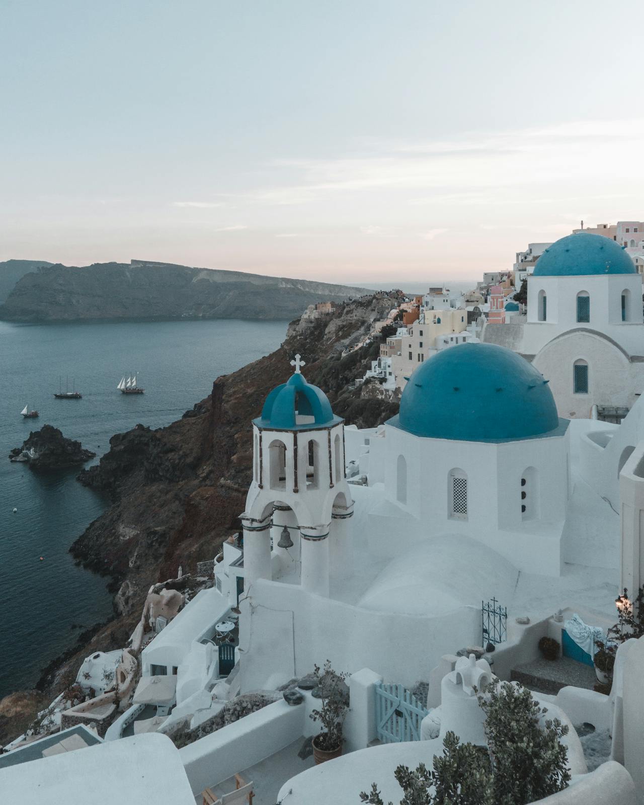 A Dreamy Santorini Summer: 10 Must-Do Experiences for Sunsets, Sailing & Secret Spots