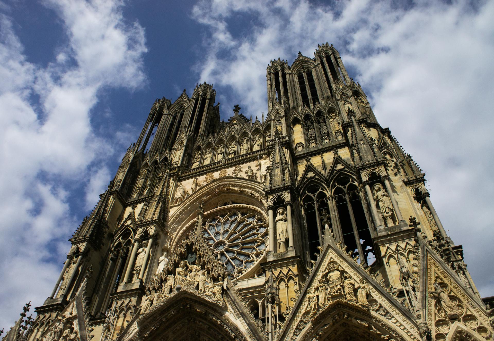 Skip the Crowds: Lesser-Known Summer Destinations Worth Exploring – Reims, France