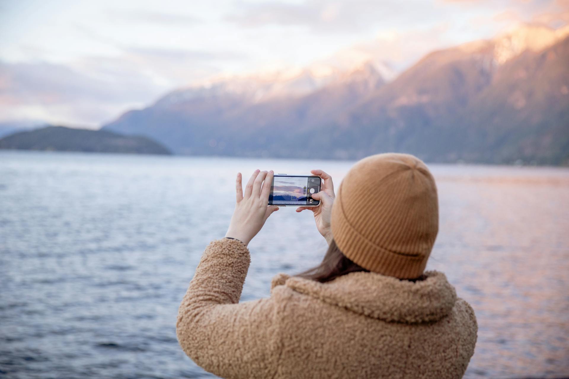 Stay Connected Across Bosnia and Herzegovina with Voye Global