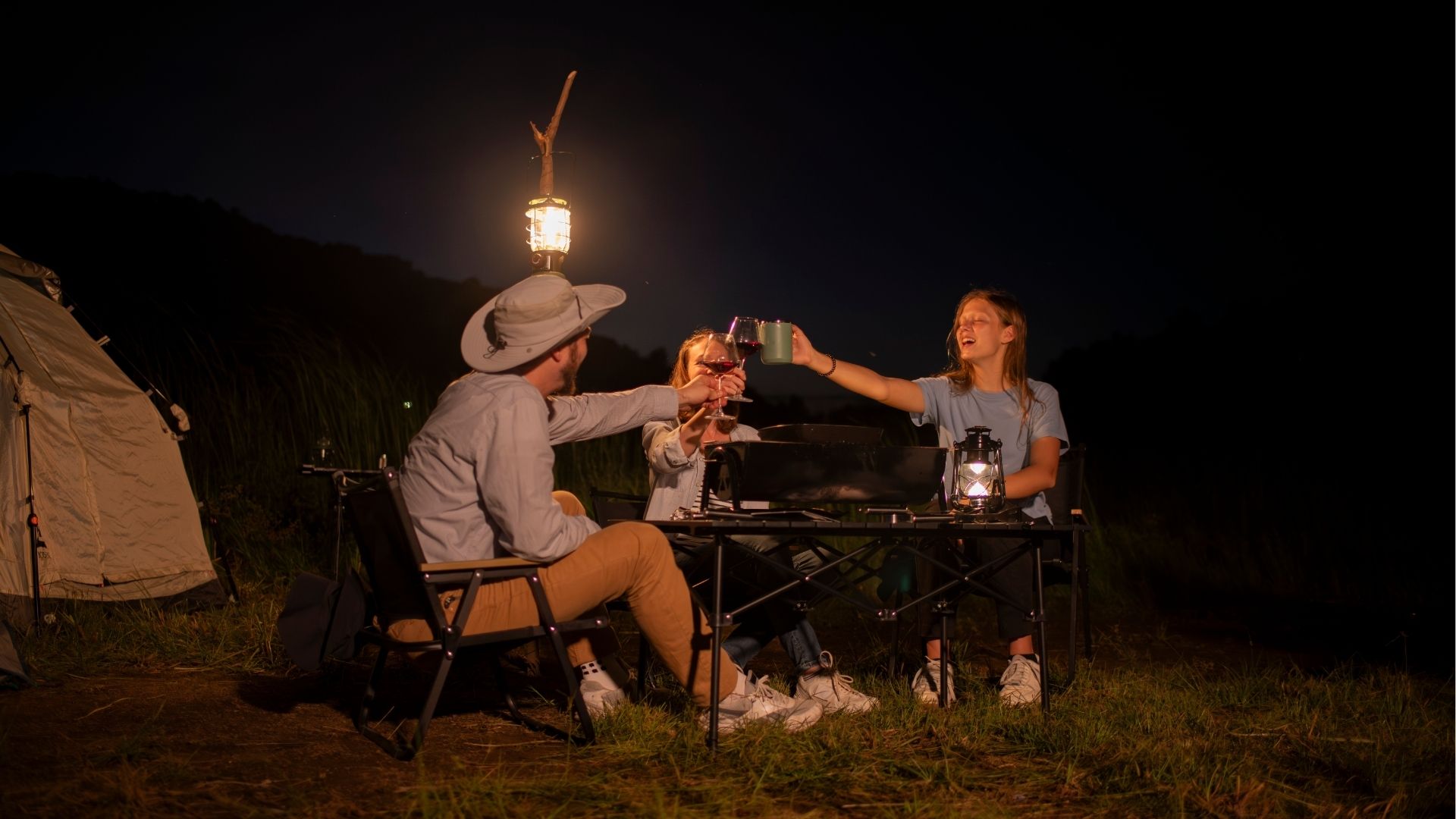 Enjoying warm drinks while observing the night sky