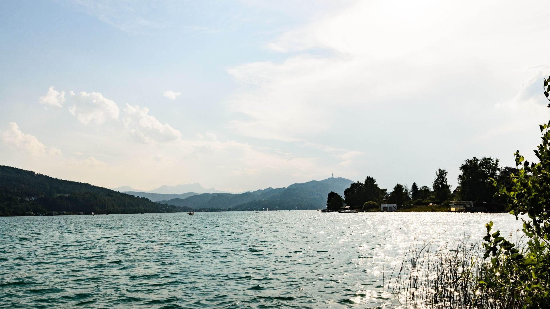 Scenic view of Lake Wörthersee surrounded by mountains