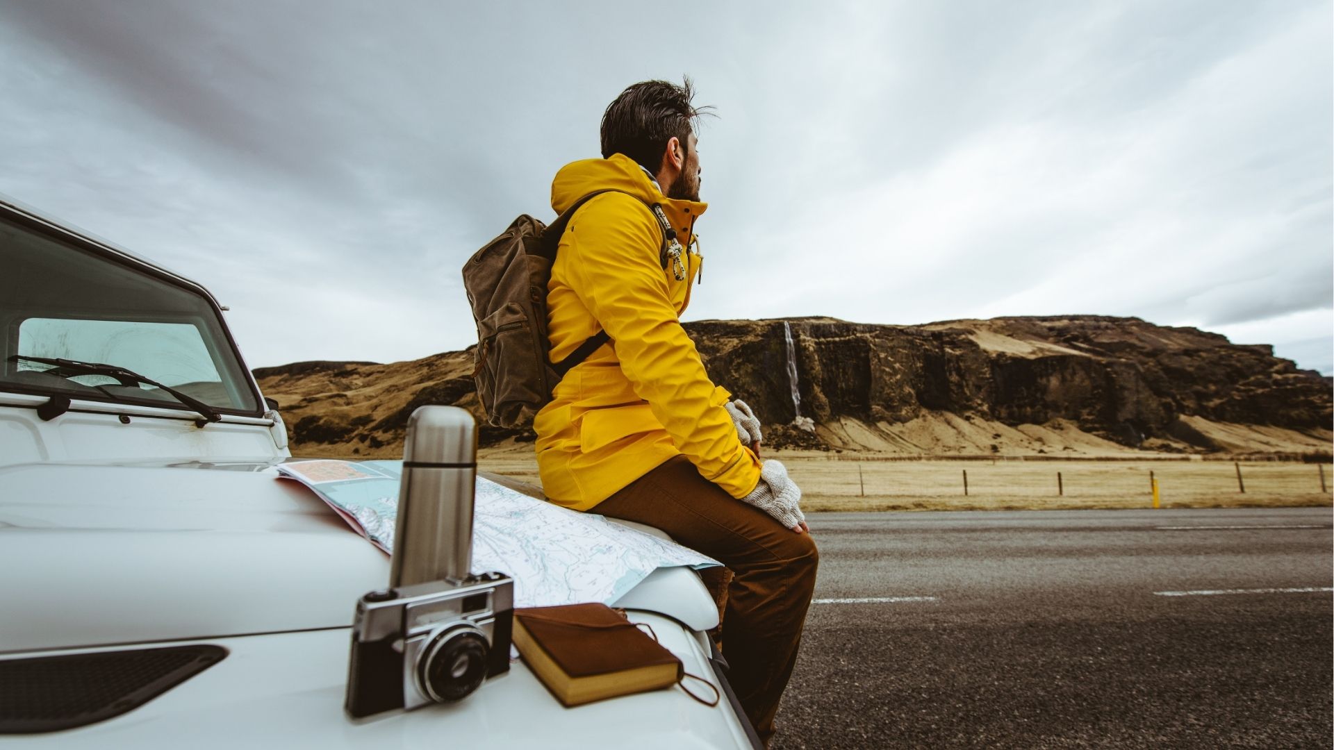 Explorer on the icelandic tour, traveling across iceland discovering natural destinations