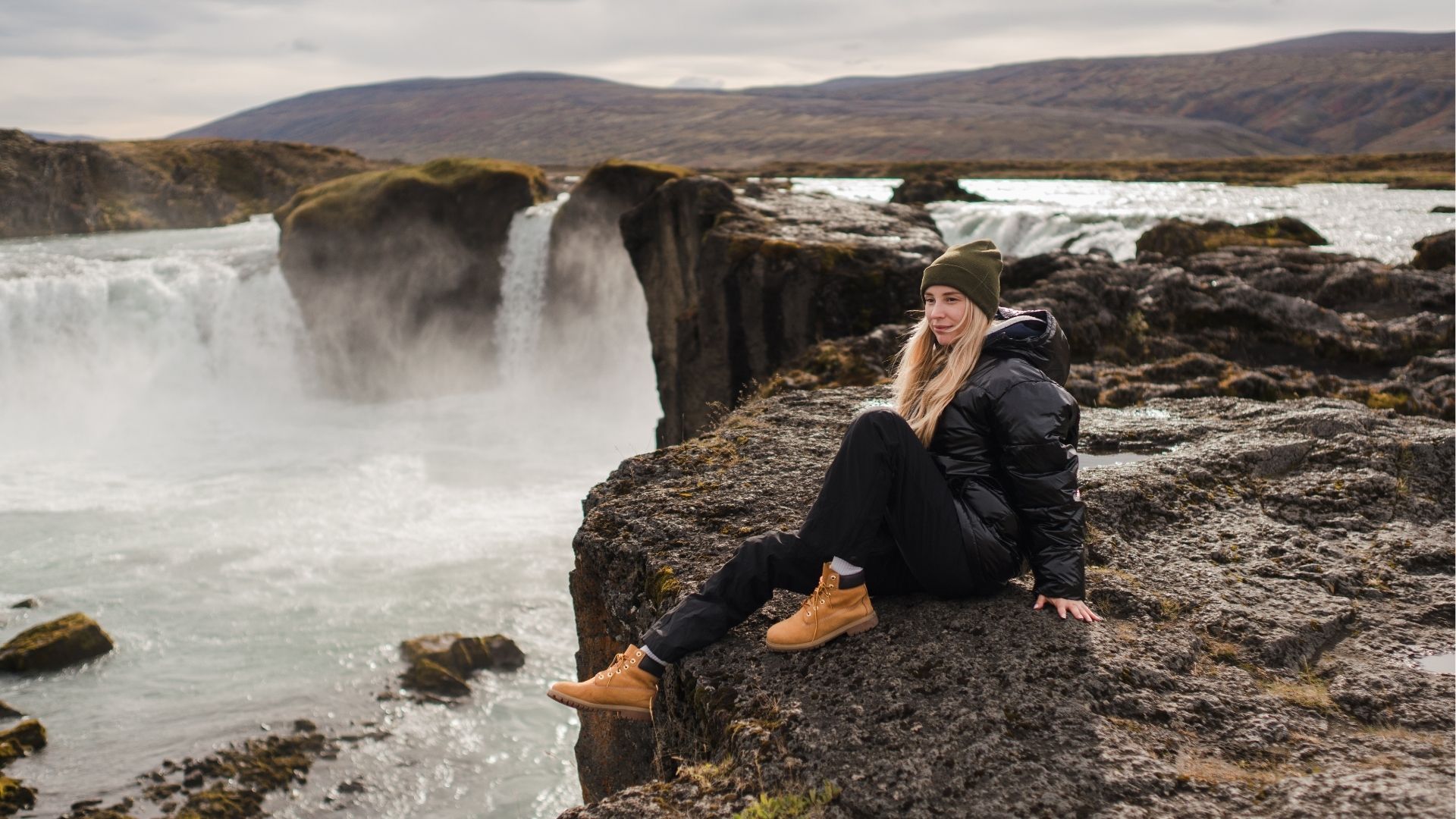 Woman traveler enjoying the view of beautiful Icelandic nature and travel destinations.