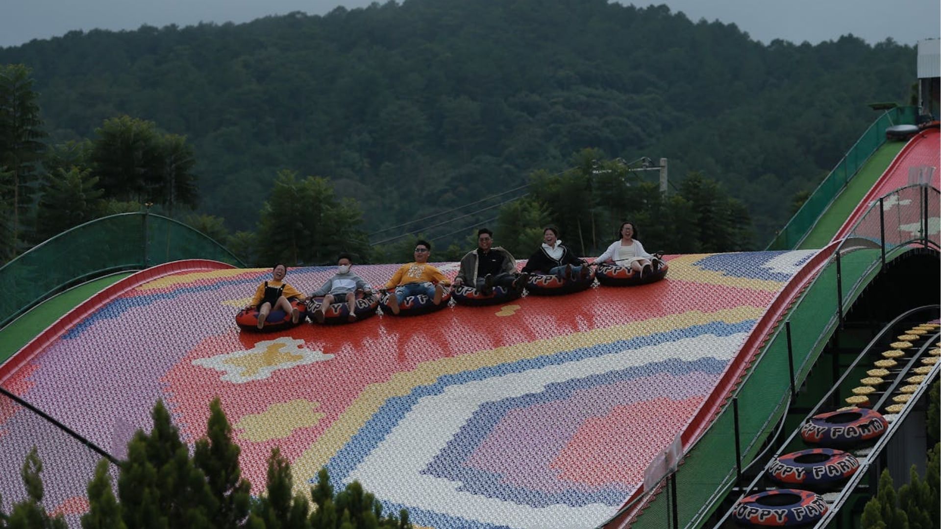 Best Time of Year for Tourists Focused on Amusement Parks