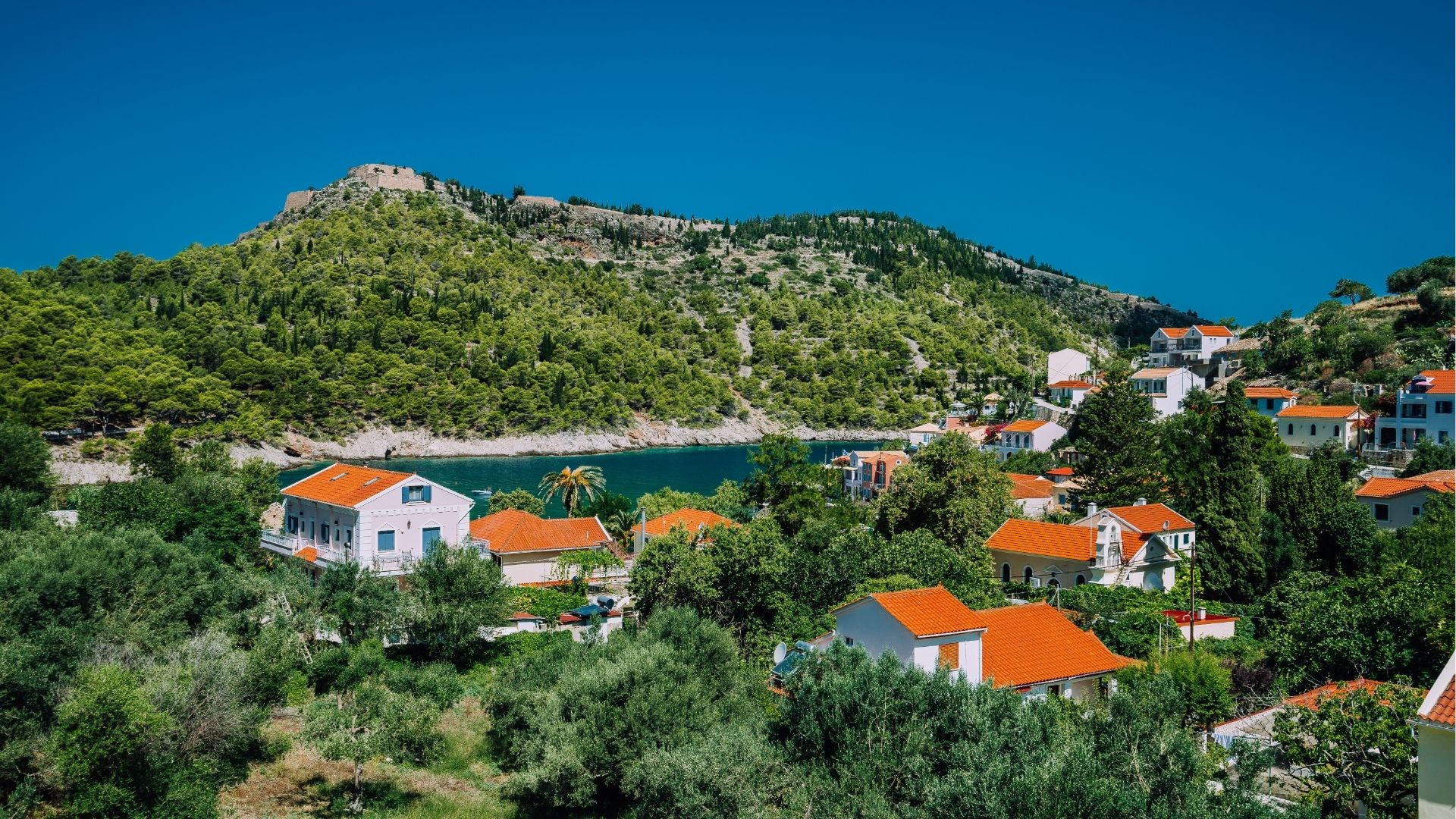 Best Time to Visit Greece Based on Budget