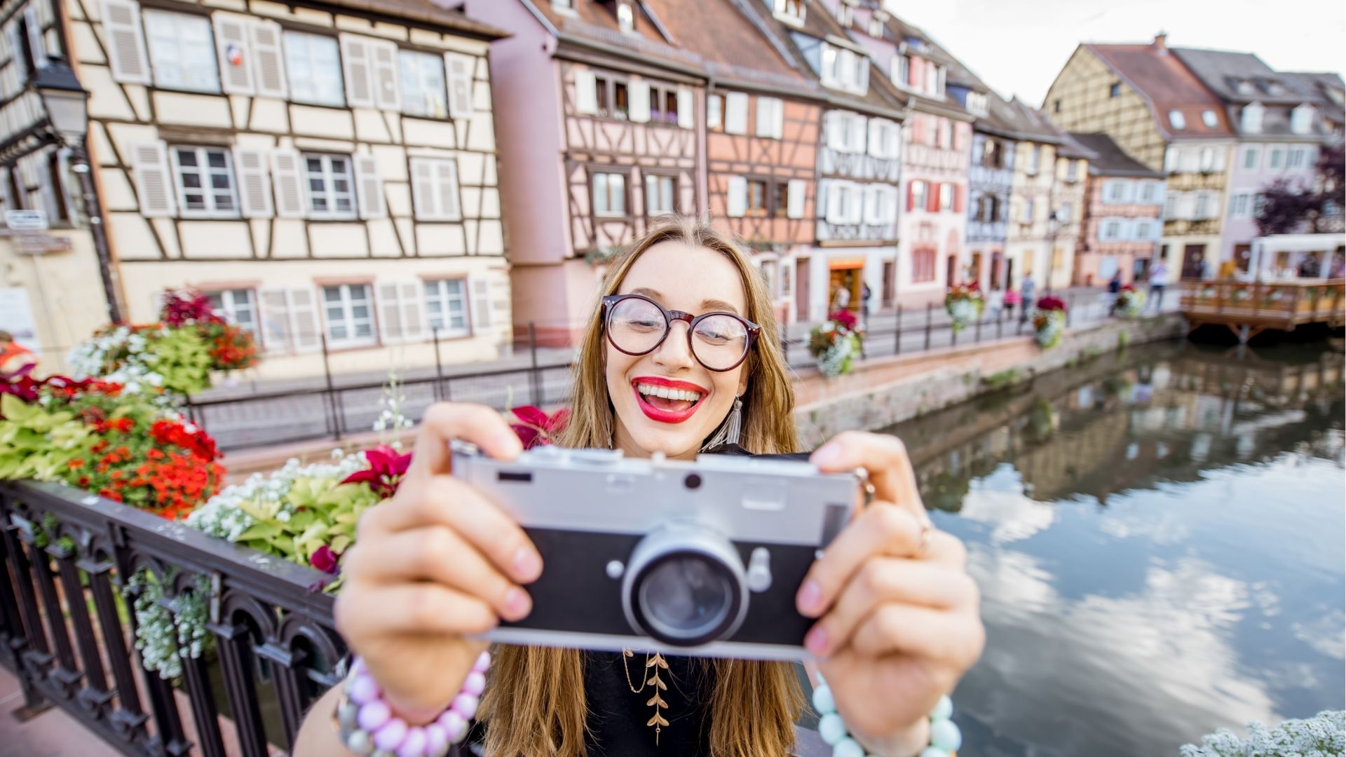 Staying connected during your trip with Voye Global